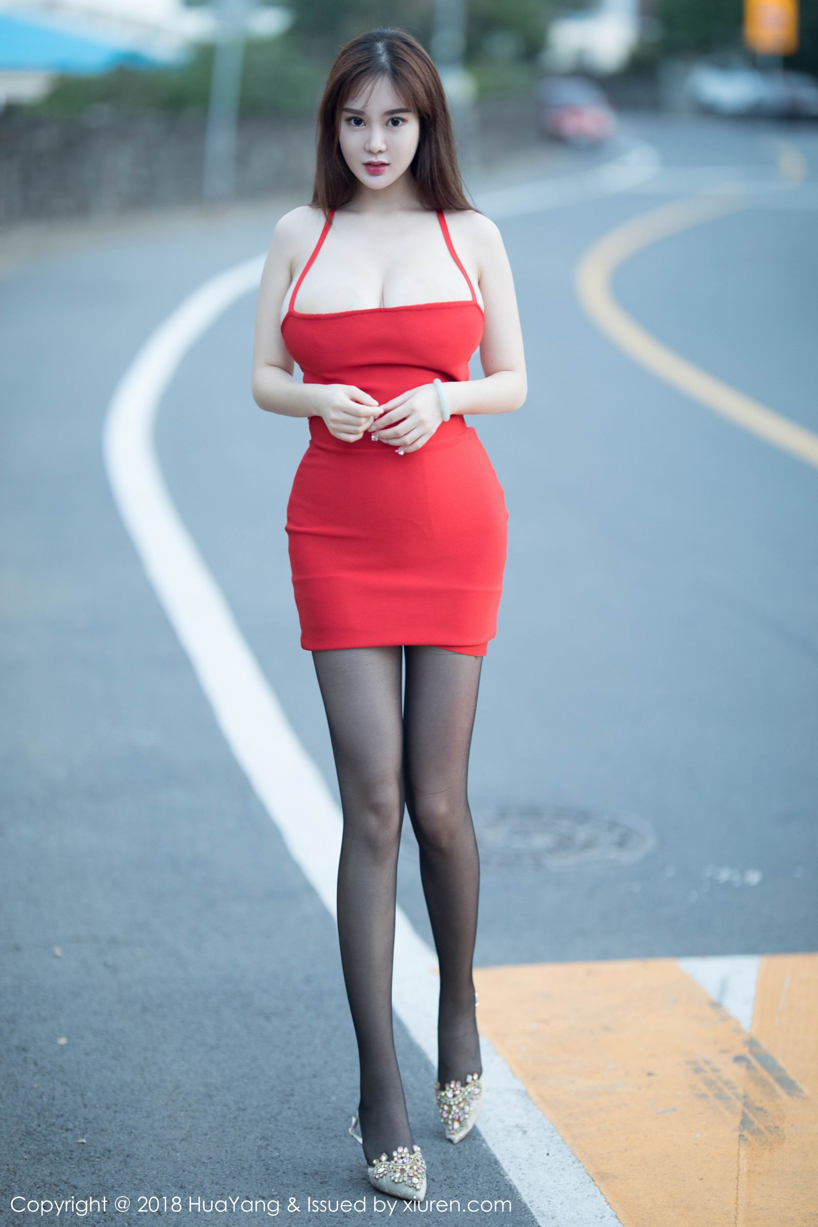 屏霸女神易阳Silvia 劲爆身材厨娘诱惑