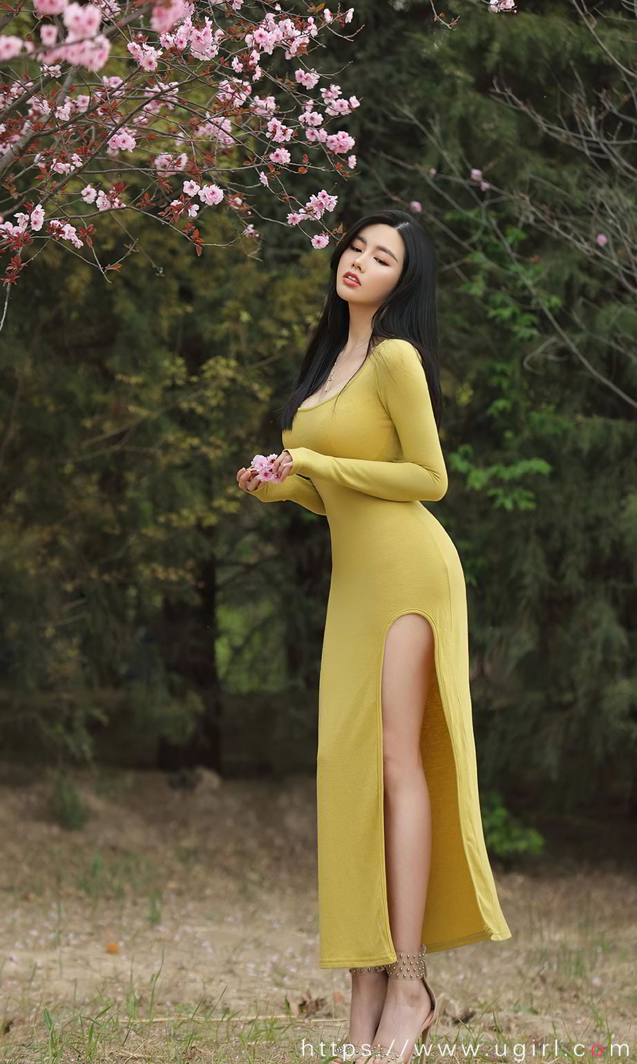 娜露Selena赏春 波涛胸涌春行中
