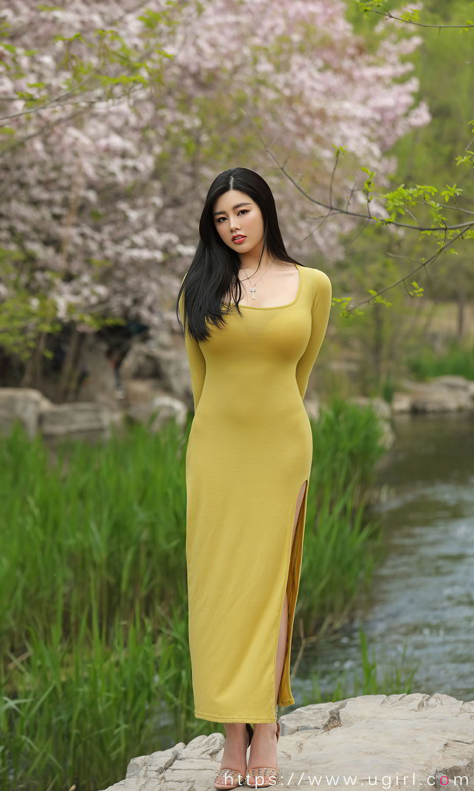 娜露Selena赏春 波涛胸涌春行中