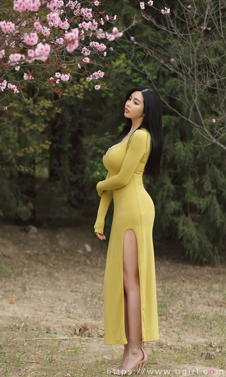 娜露Selena赏春 波涛胸涌春行中