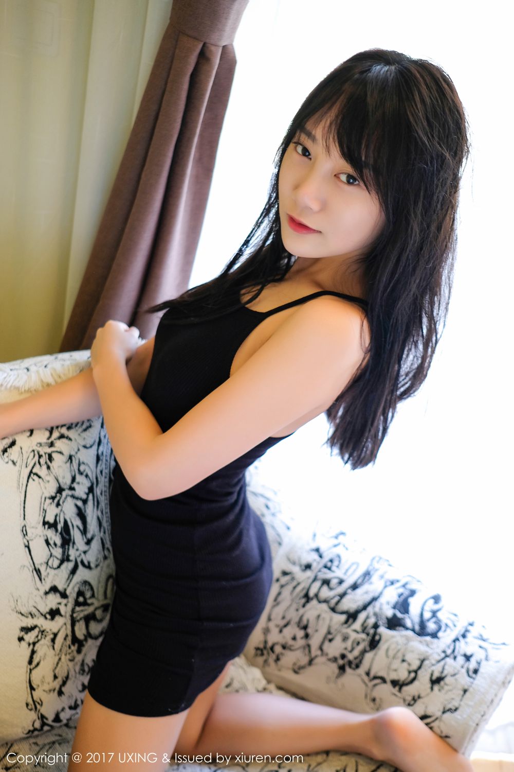 重庆妹子李猩一 长裙彰显火辣身材
