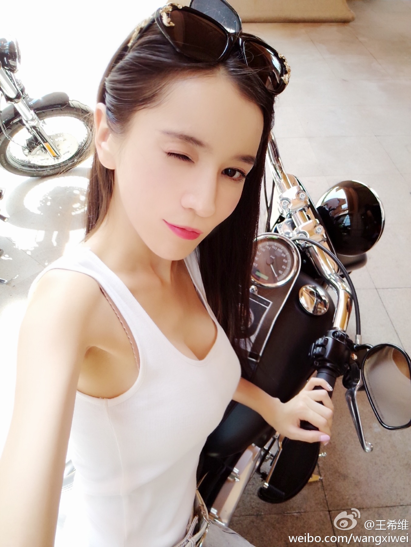 王希维 气质女神私房照诱惑写真图