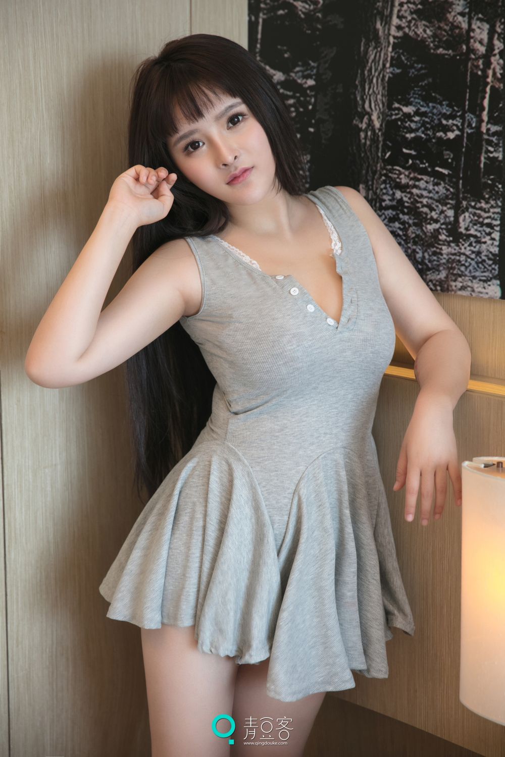 杨漫妮再临青豆客 粗布衣难掩惹火身材