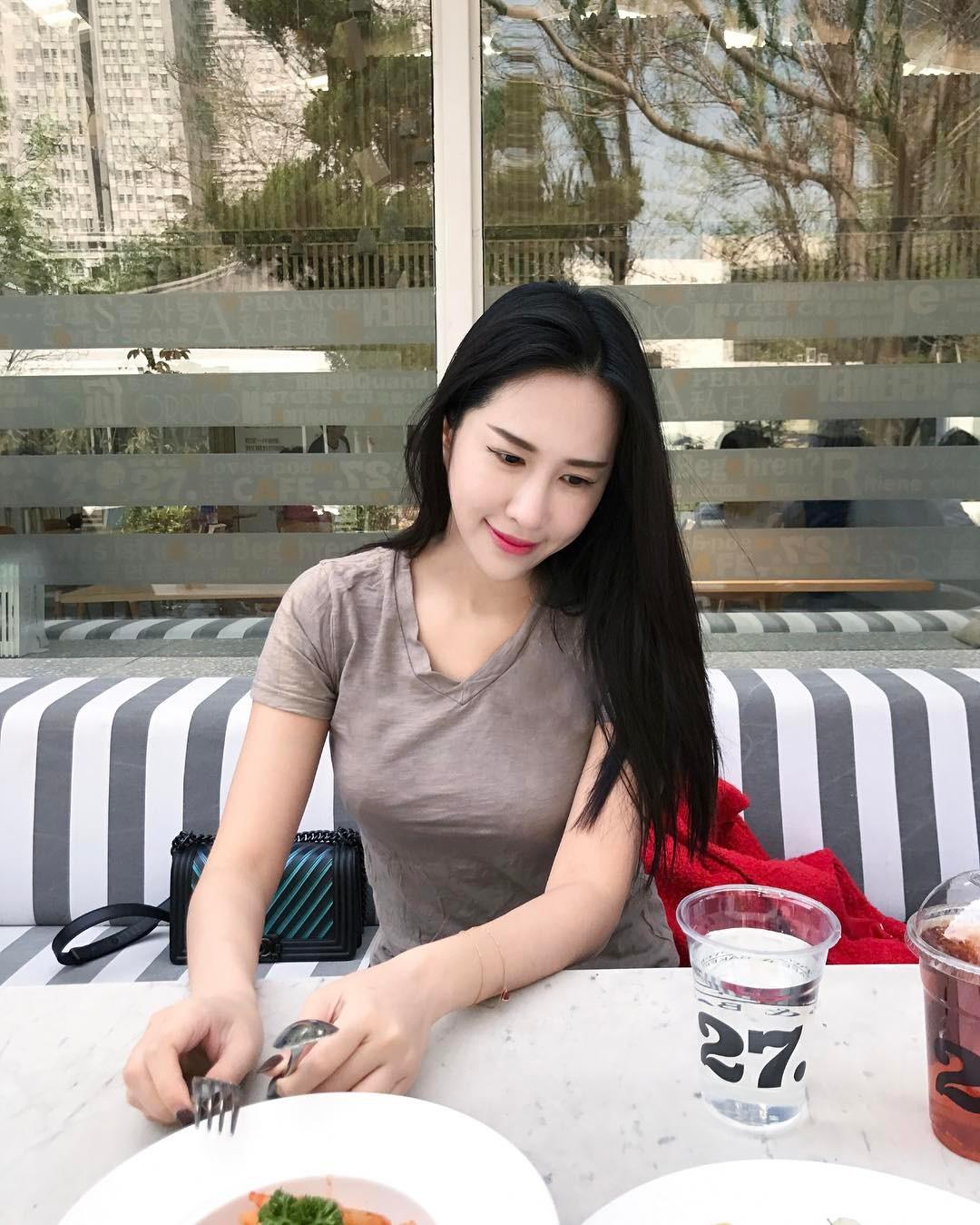 32G美胸皇后说早安,有她在每天都不想起床!