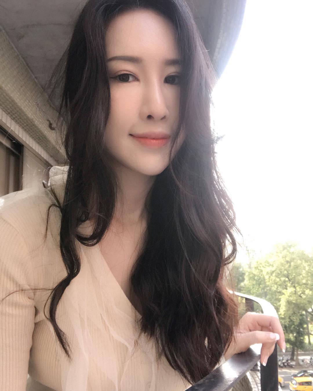 32G美胸皇后说早安,有她在每天都不想起床!