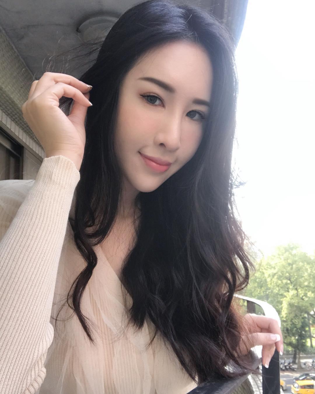 32G美胸皇后说早安,有她在每天都不想起床!