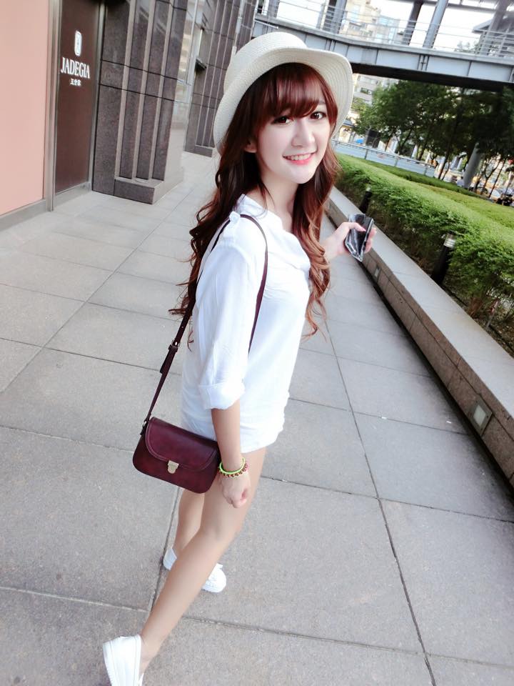 温蒂(谢宜妏) 淡江D奶比基尼美图