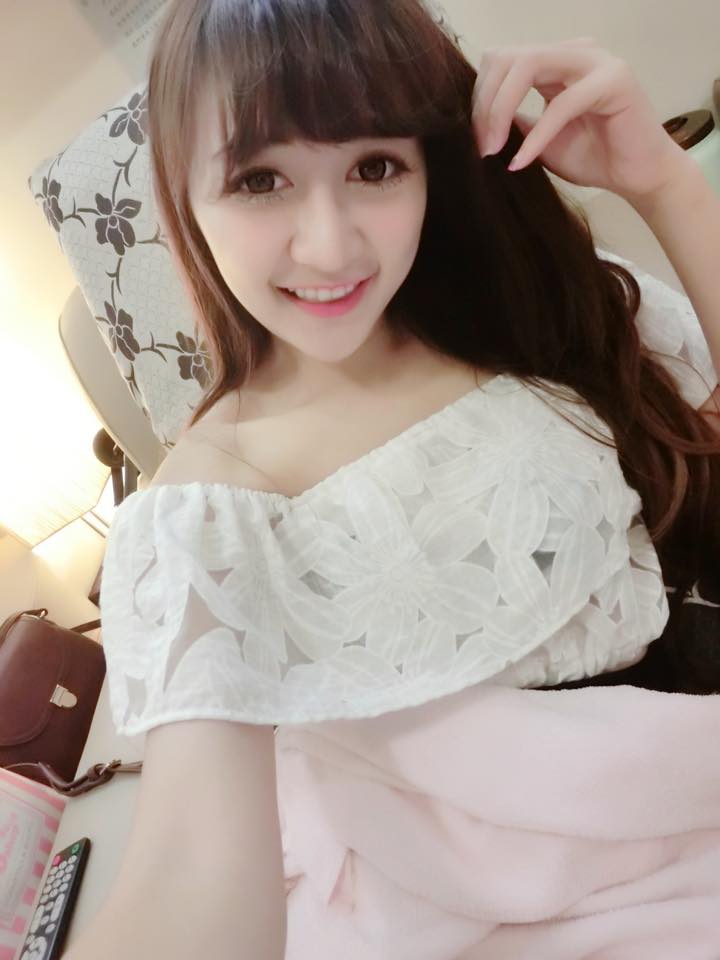 温蒂(谢宜妏) 淡江D奶比基尼美图