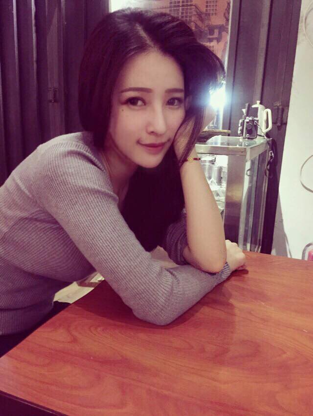 Vina Li 护理系正妹私房照诱惑写真图