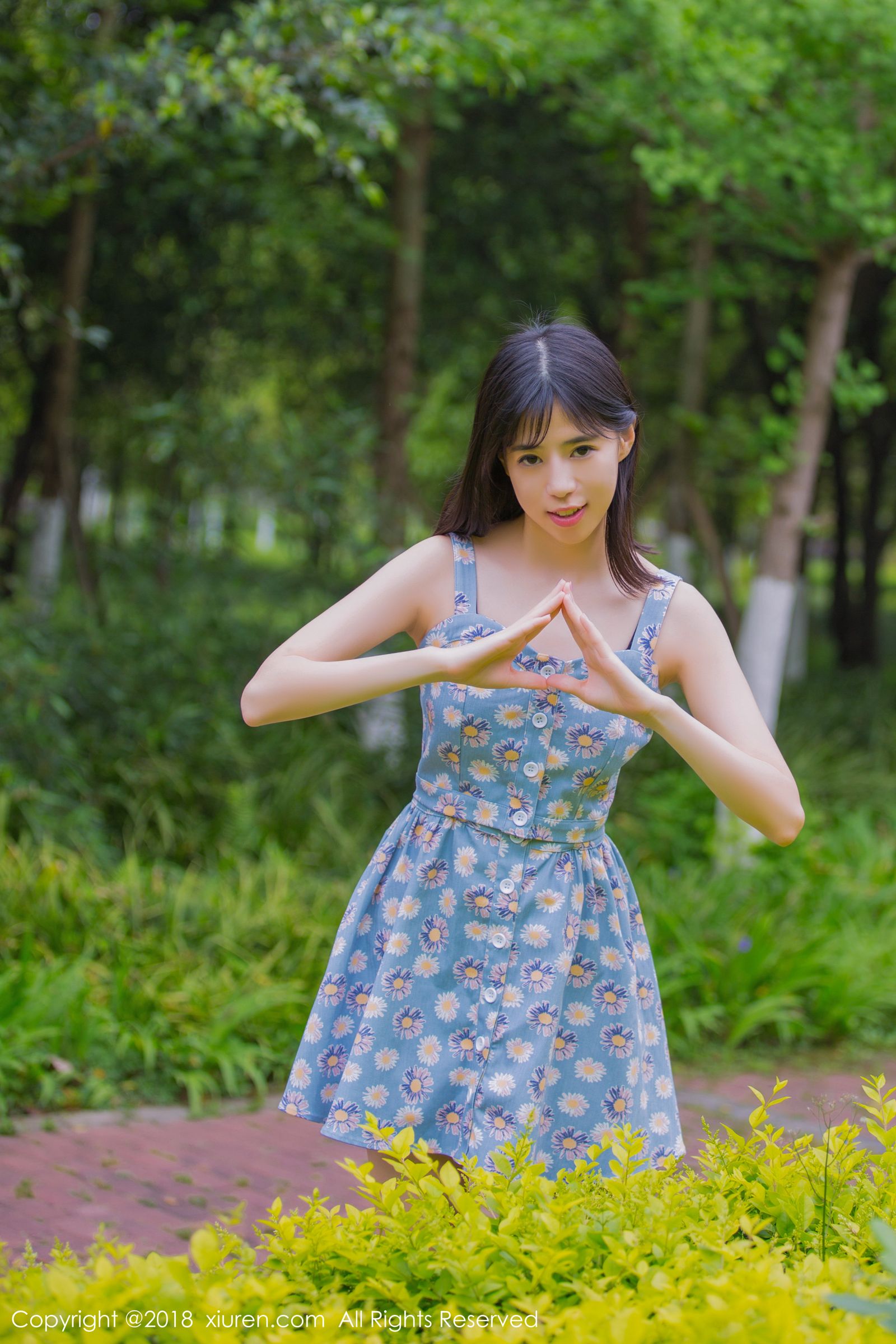 最佳女友艾栗栗 学生制服清新外拍