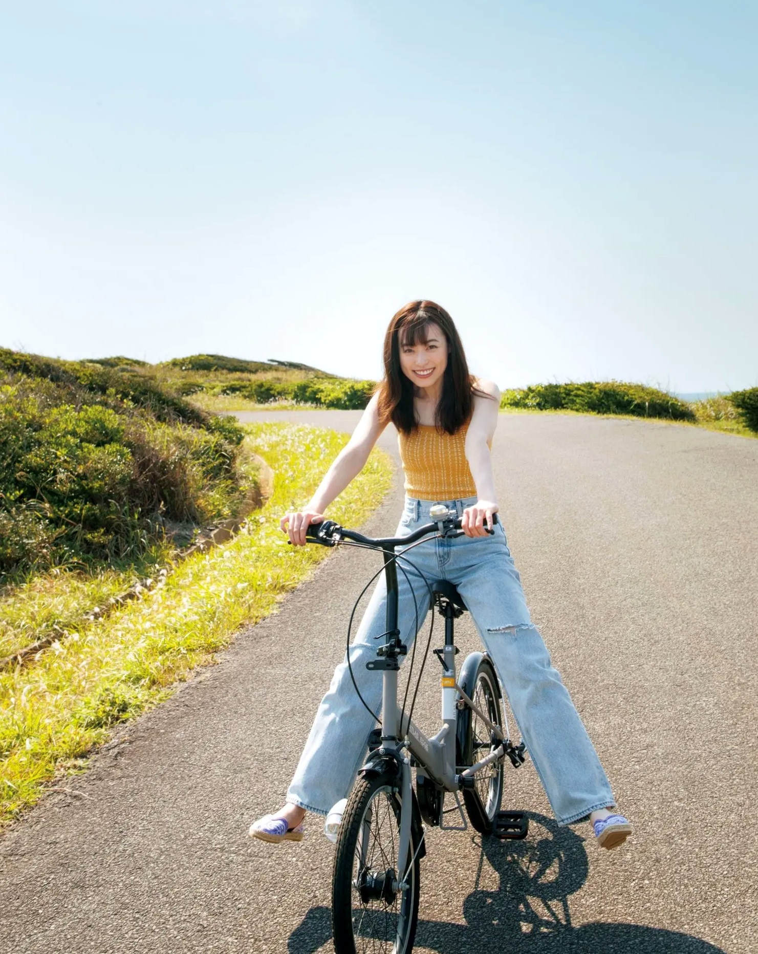 福原遥《gift》写真:日系清新治愈系户外草地泳池美照