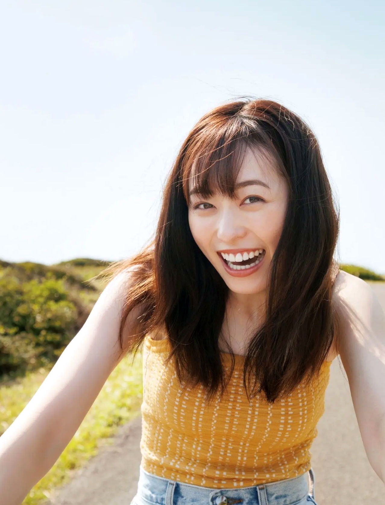 福原遥《gift》写真:日系清新治愈系户外草地泳池美照