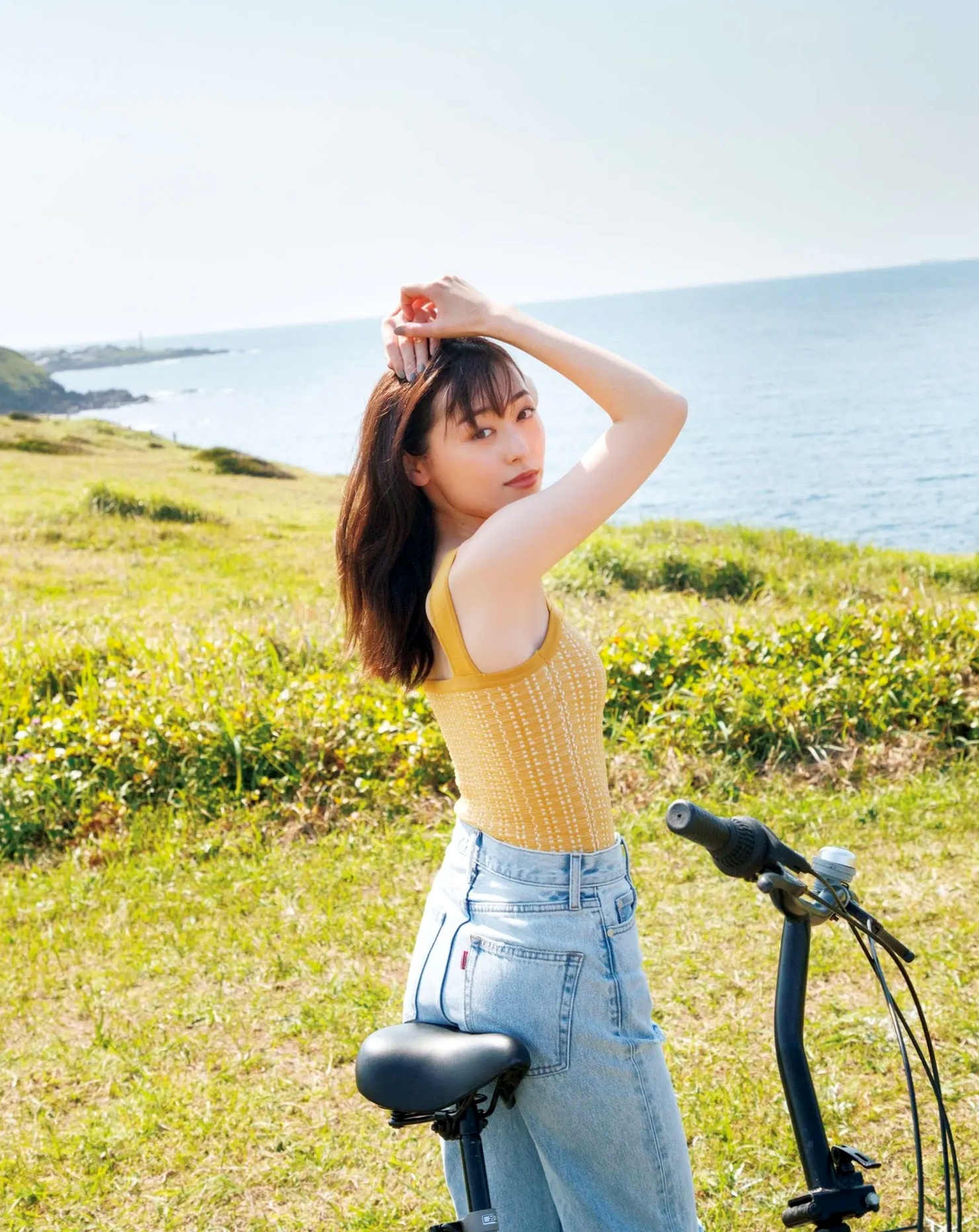 福原遥《gift》写真:日系清新治愈系户外草地泳池美照