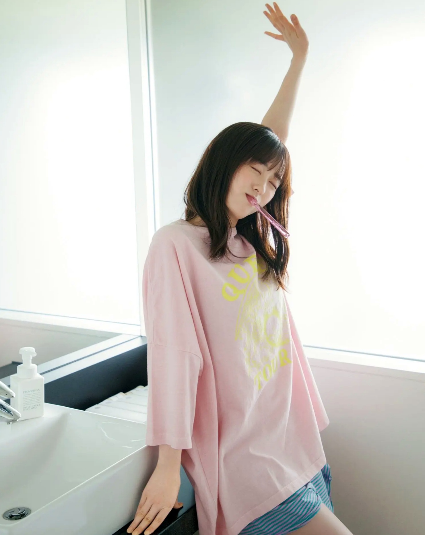 福原遥《gift》写真:日系清新治愈系户外草地泳池美照