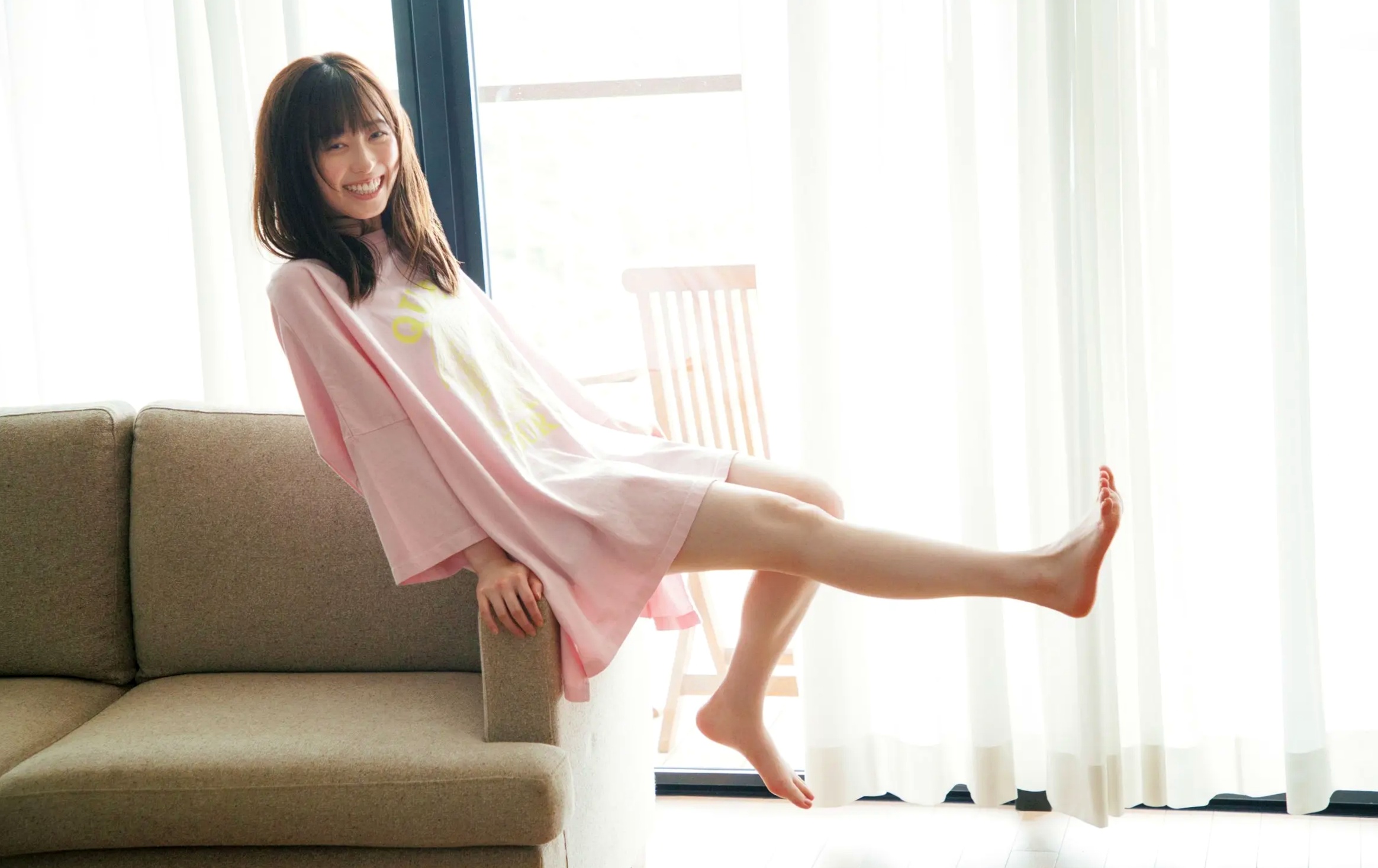 福原遥《gift》写真:日系清新治愈系户外草地泳池美照