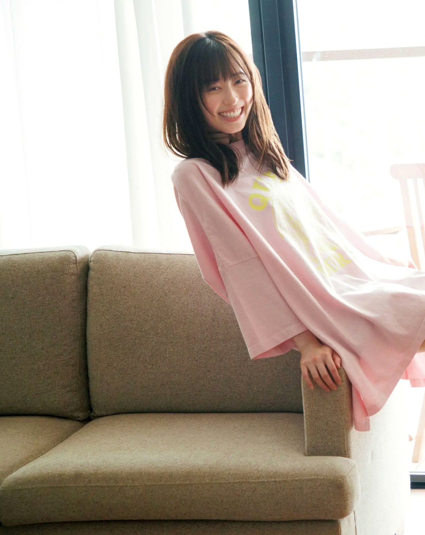 福原遥《gift》写真:日系清新治愈系户外草地泳池美照