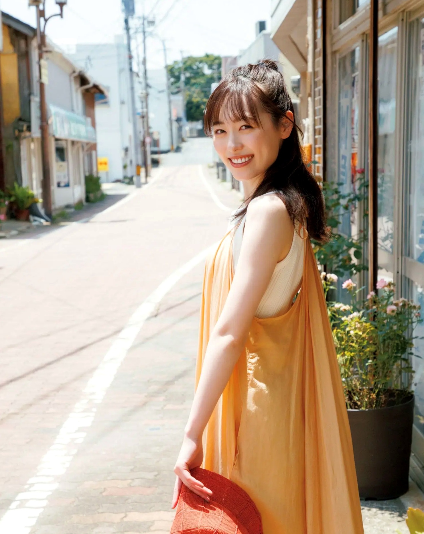 福原遥《gift》写真:日系清新治愈系户外草地泳池美照