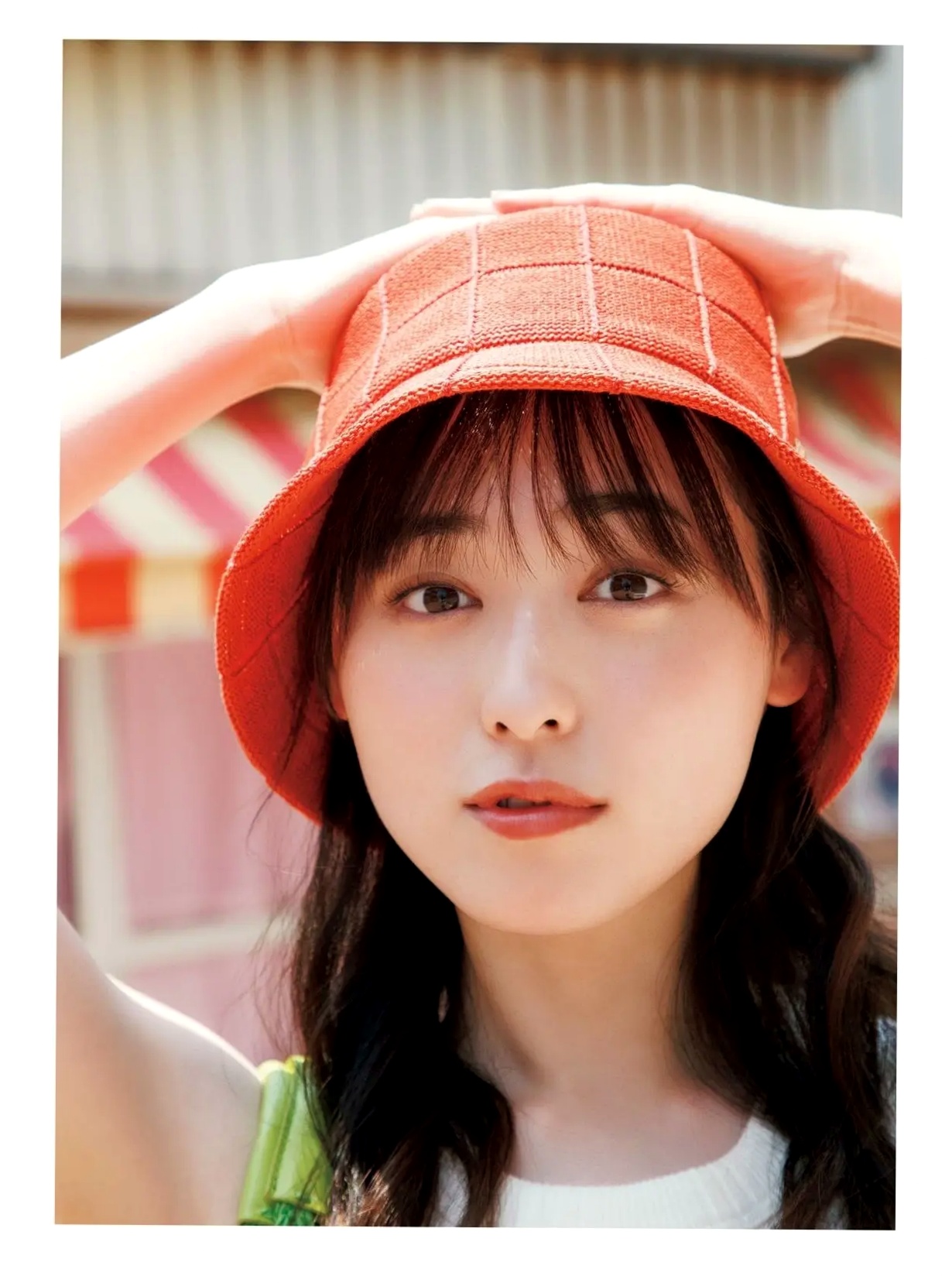 福原遥《gift》写真:日系清新治愈系户外草地泳池美照