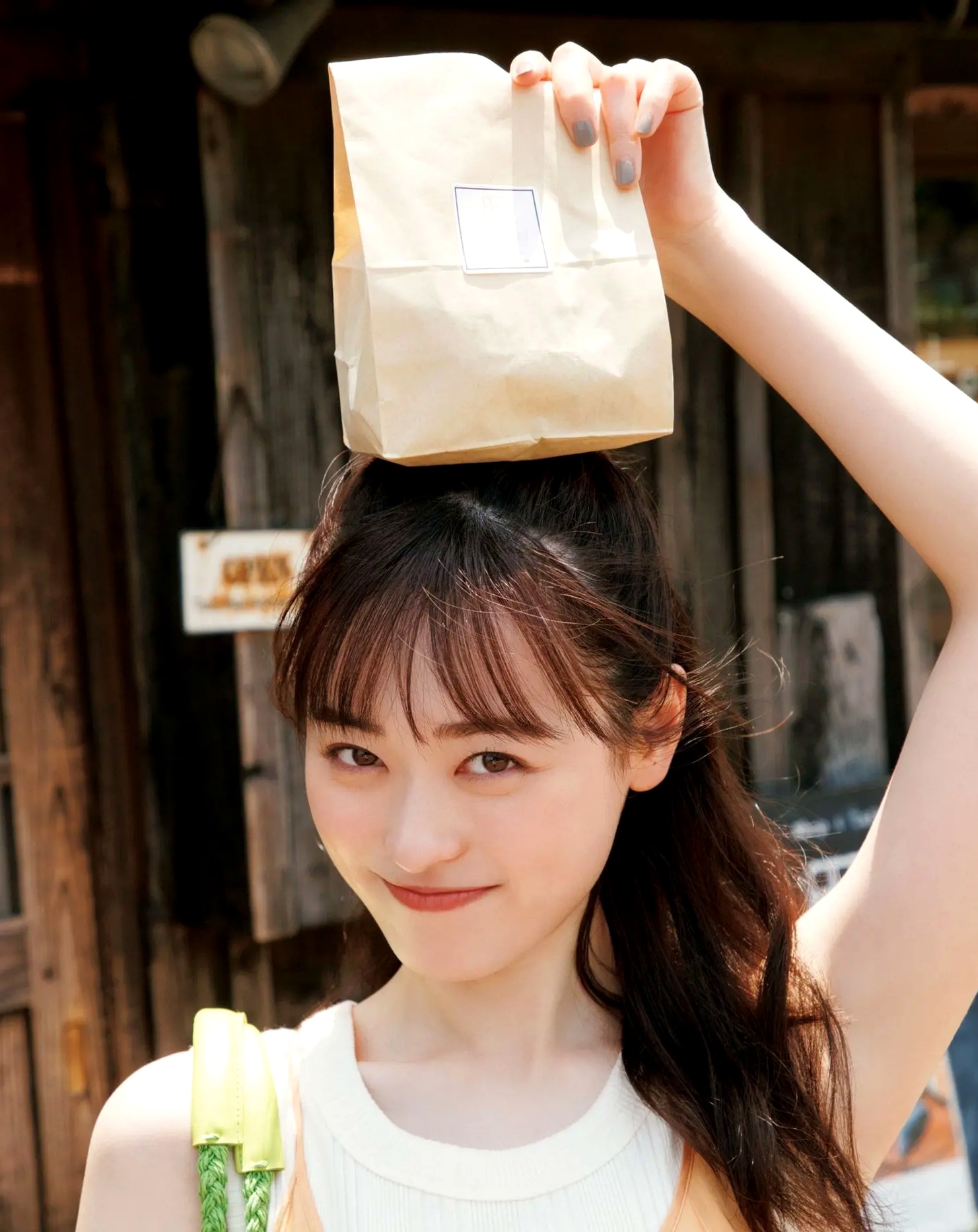福原遥《gift》写真:日系清新治愈系户外草地泳池美照