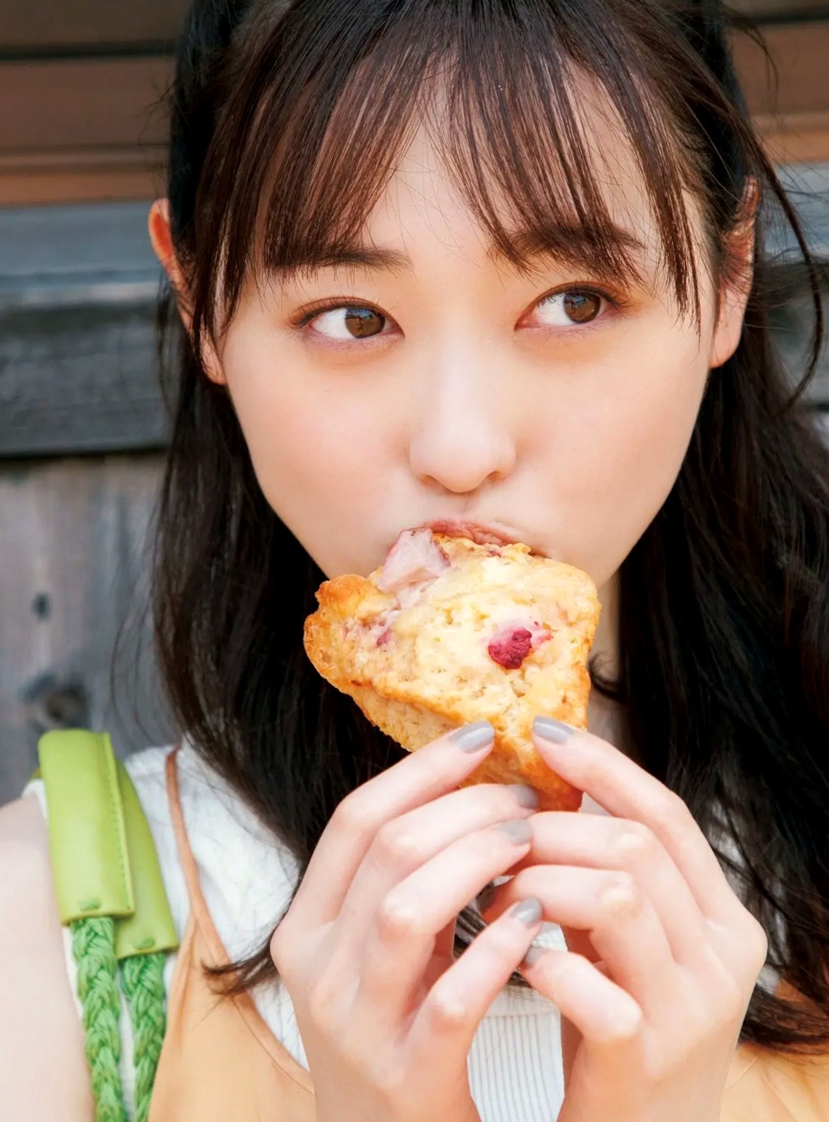福原遥《gift》写真:日系清新治愈系户外草地泳池美照