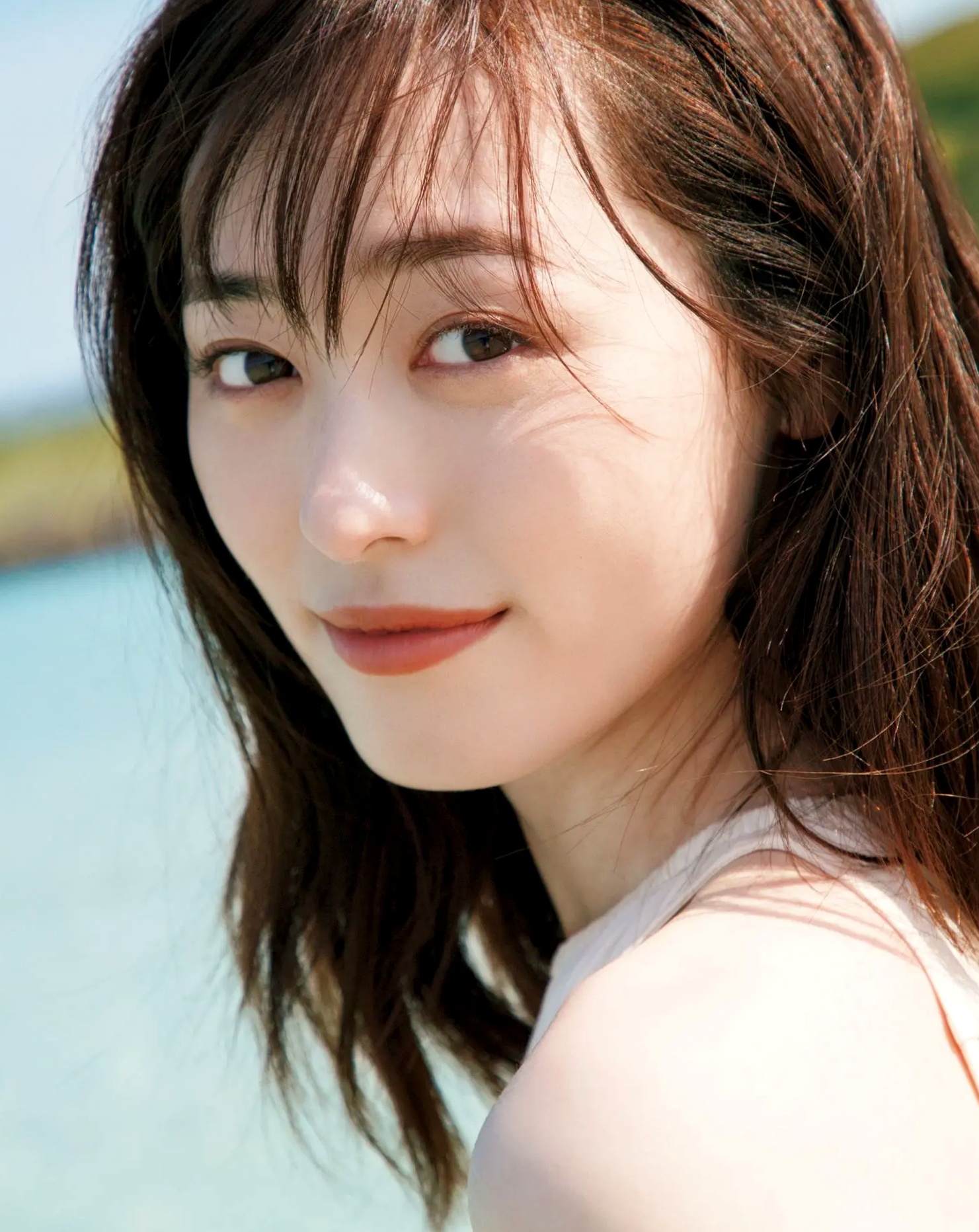 福原遥《gift》写真:日系清新治愈系户外草地泳池美照