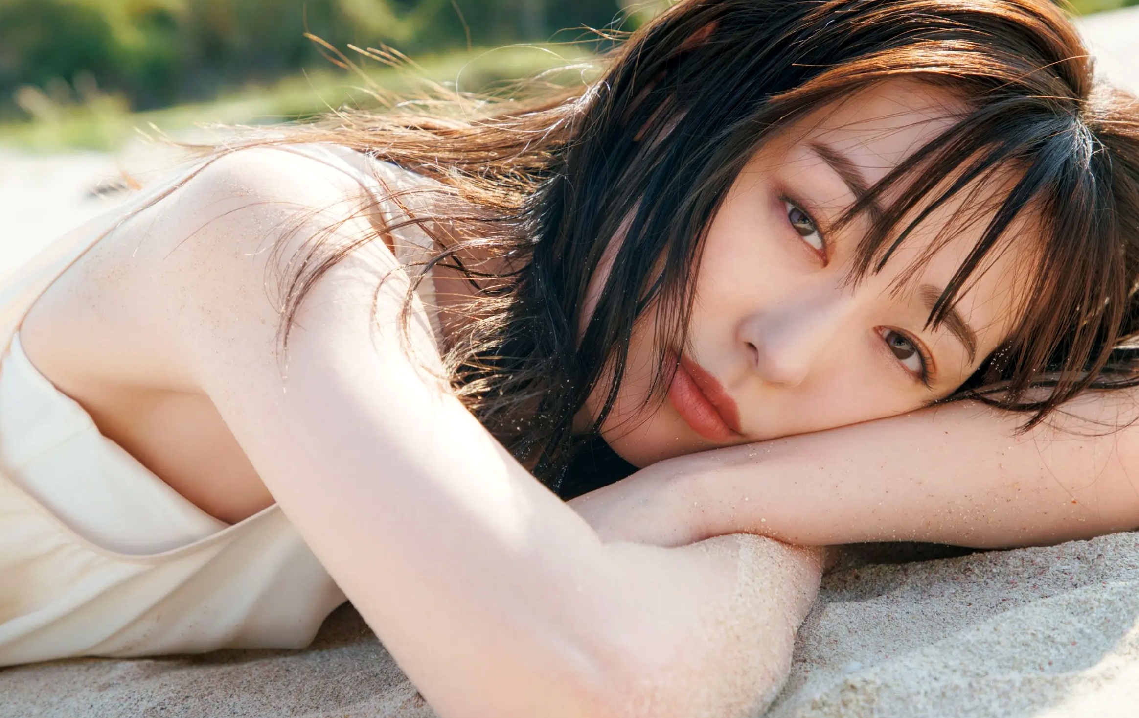 福原遥《gift》写真:日系清新治愈系户外草地泳池美照