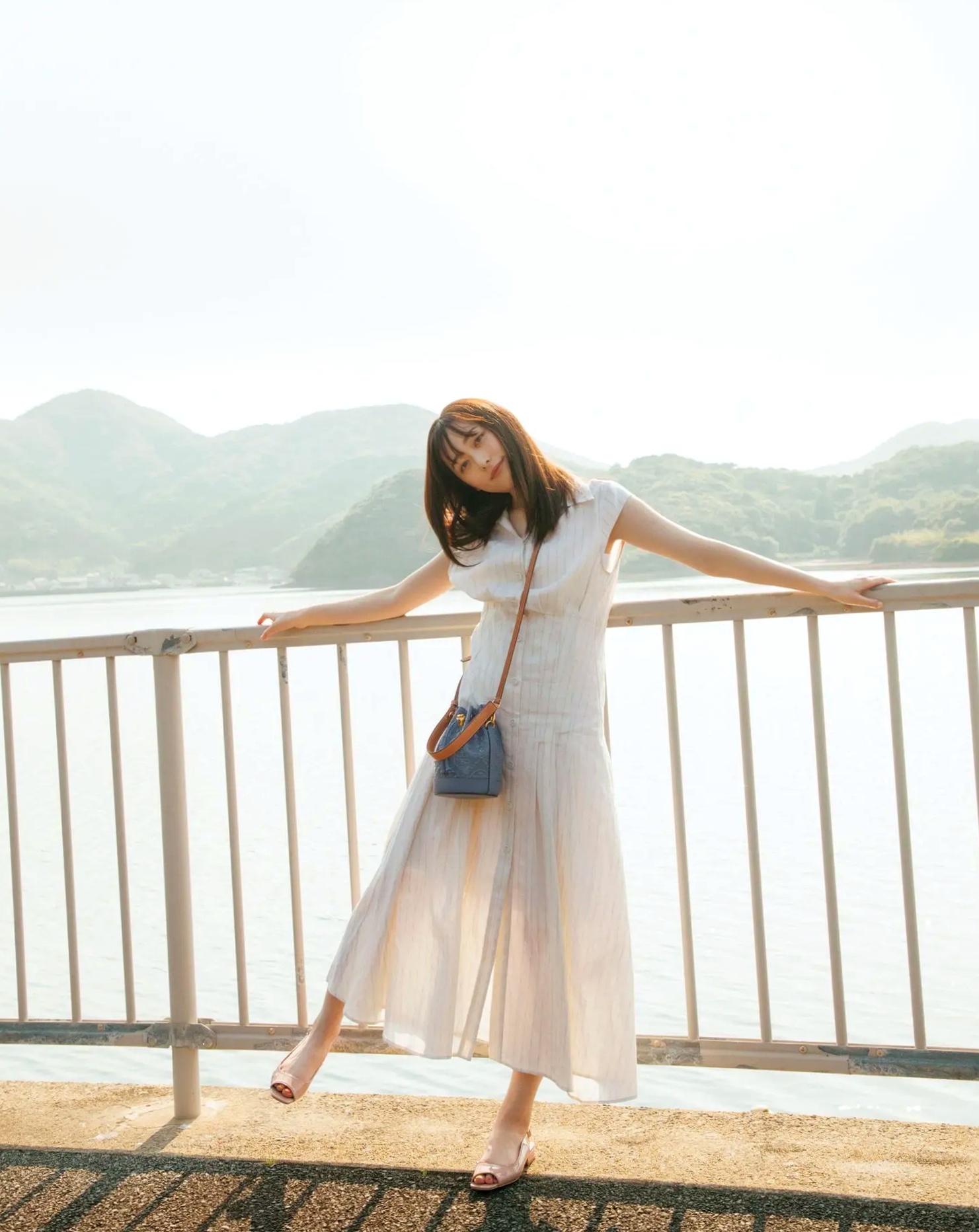 福原遥《gift》写真:日系清新治愈系户外草地泳池美照