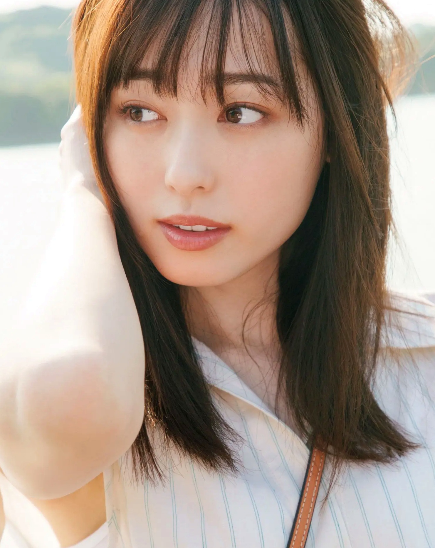 福原遥《gift》写真:日系清新治愈系户外草地泳池美照