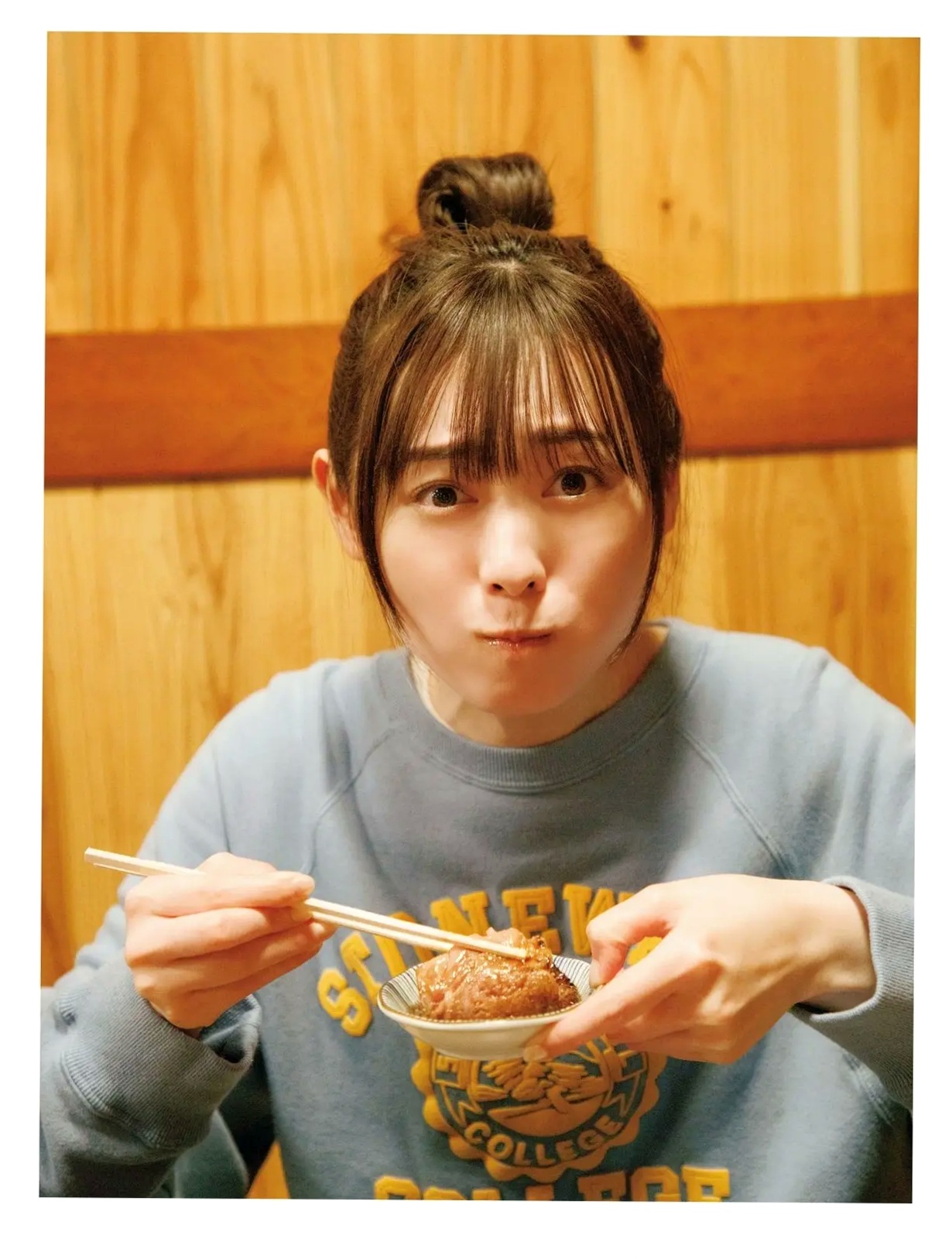 福原遥《gift》写真:日系清新治愈系户外草地泳池美照