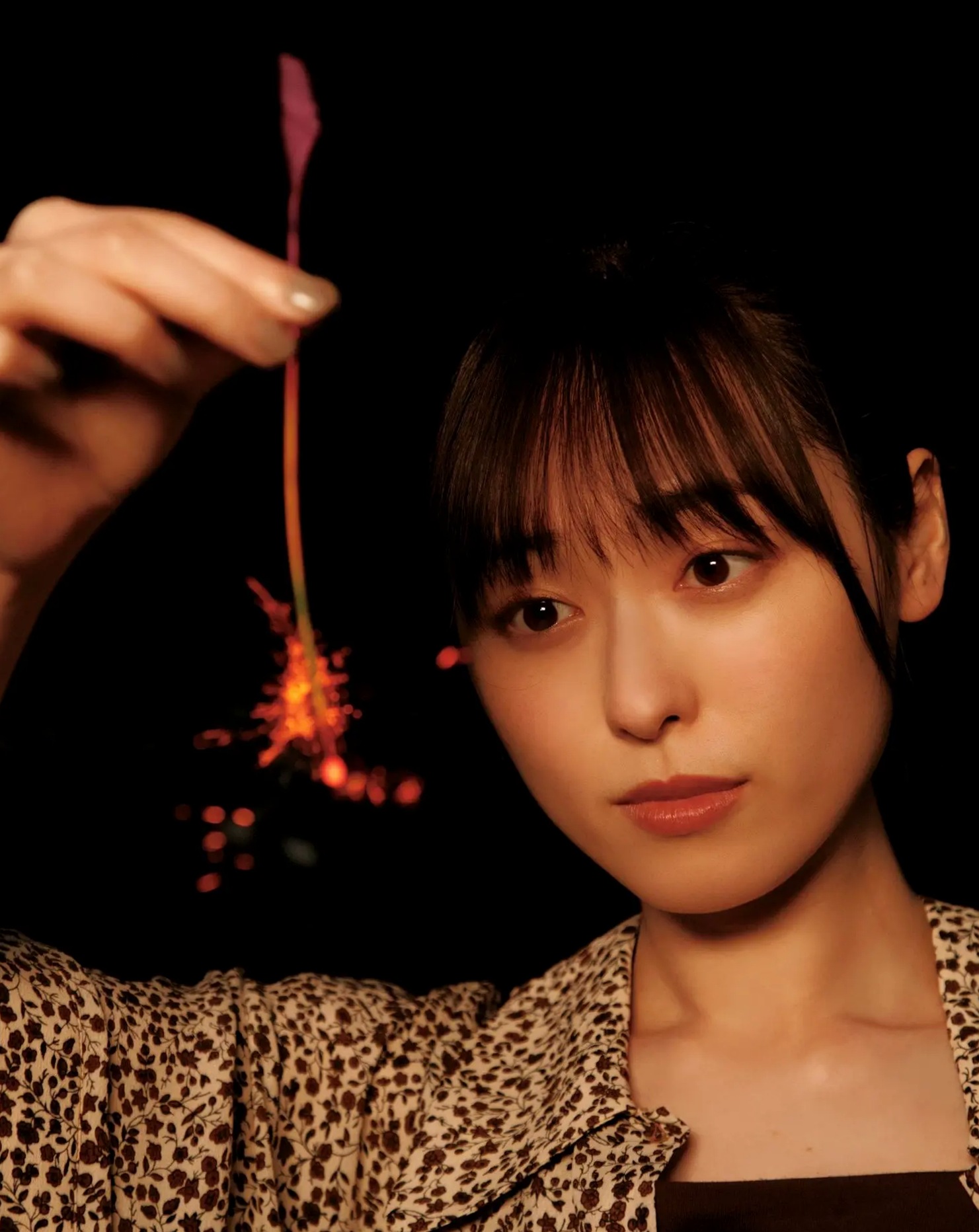 福原遥《gift》写真:日系清新治愈系户外草地泳池美照