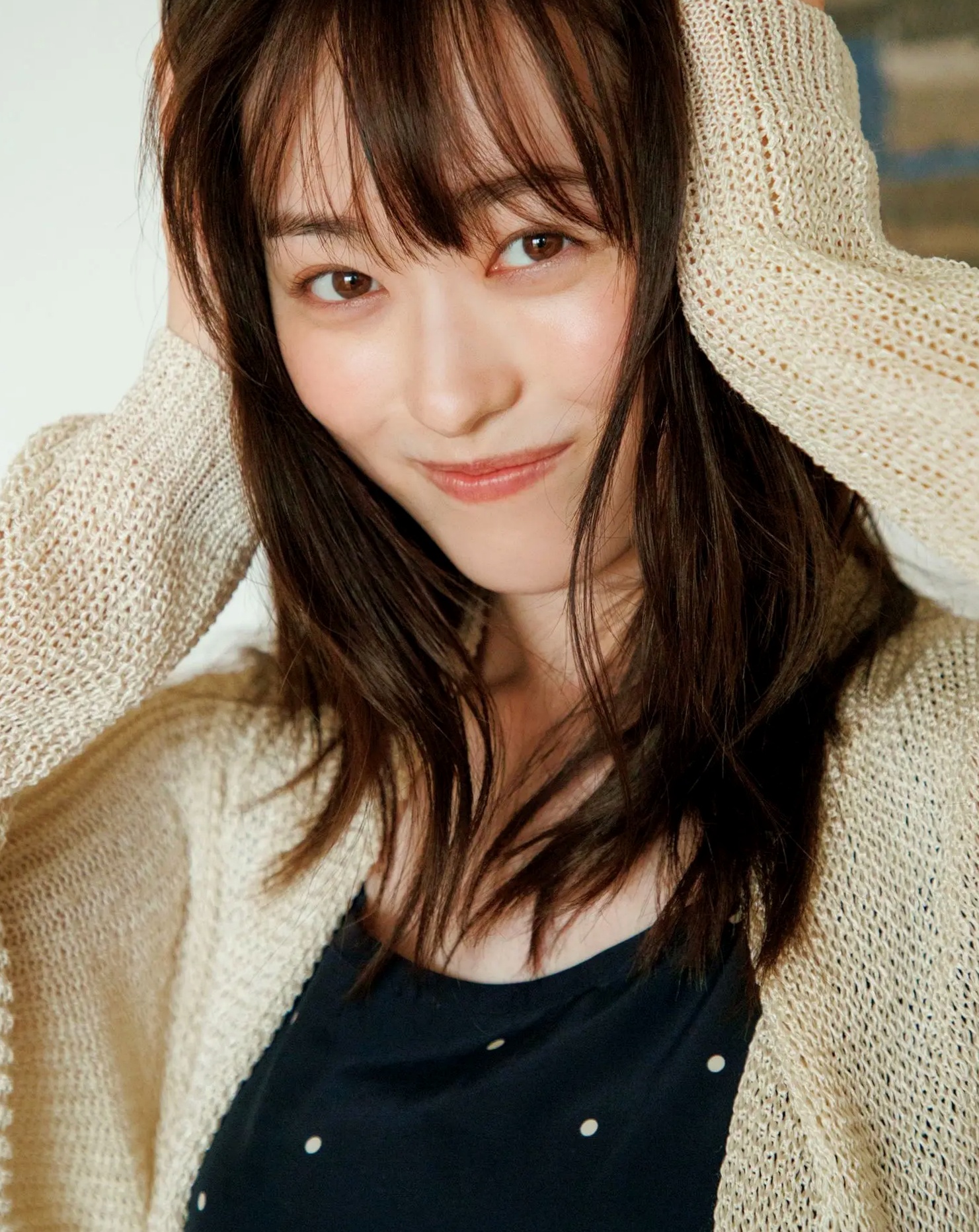 福原遥《gift》写真:日系清新治愈系户外草地泳池美照