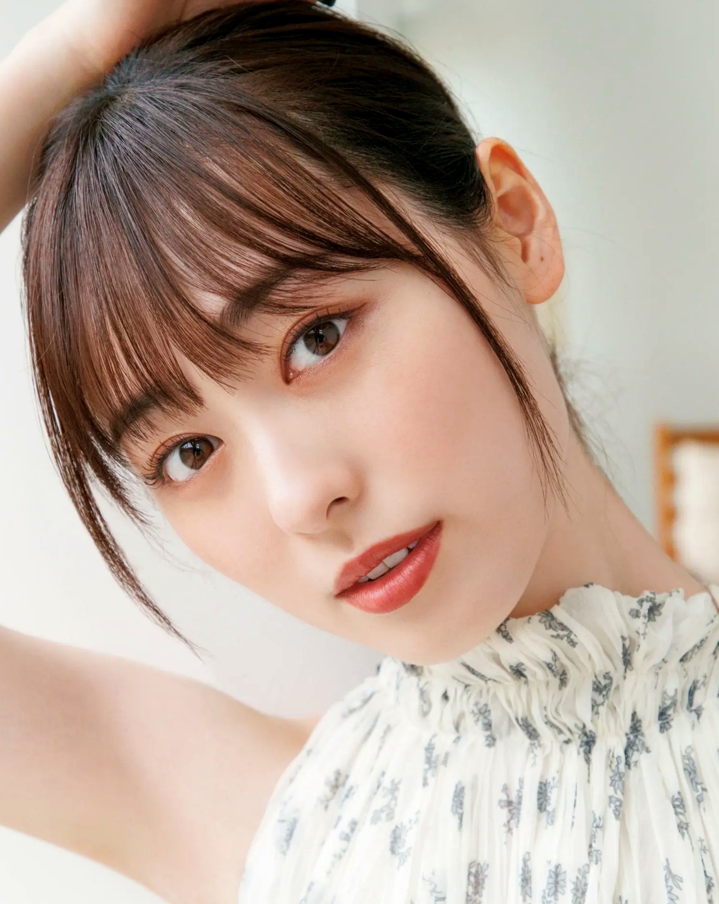 福原遥《gift》写真:日系清新治愈系户外草地泳池美照