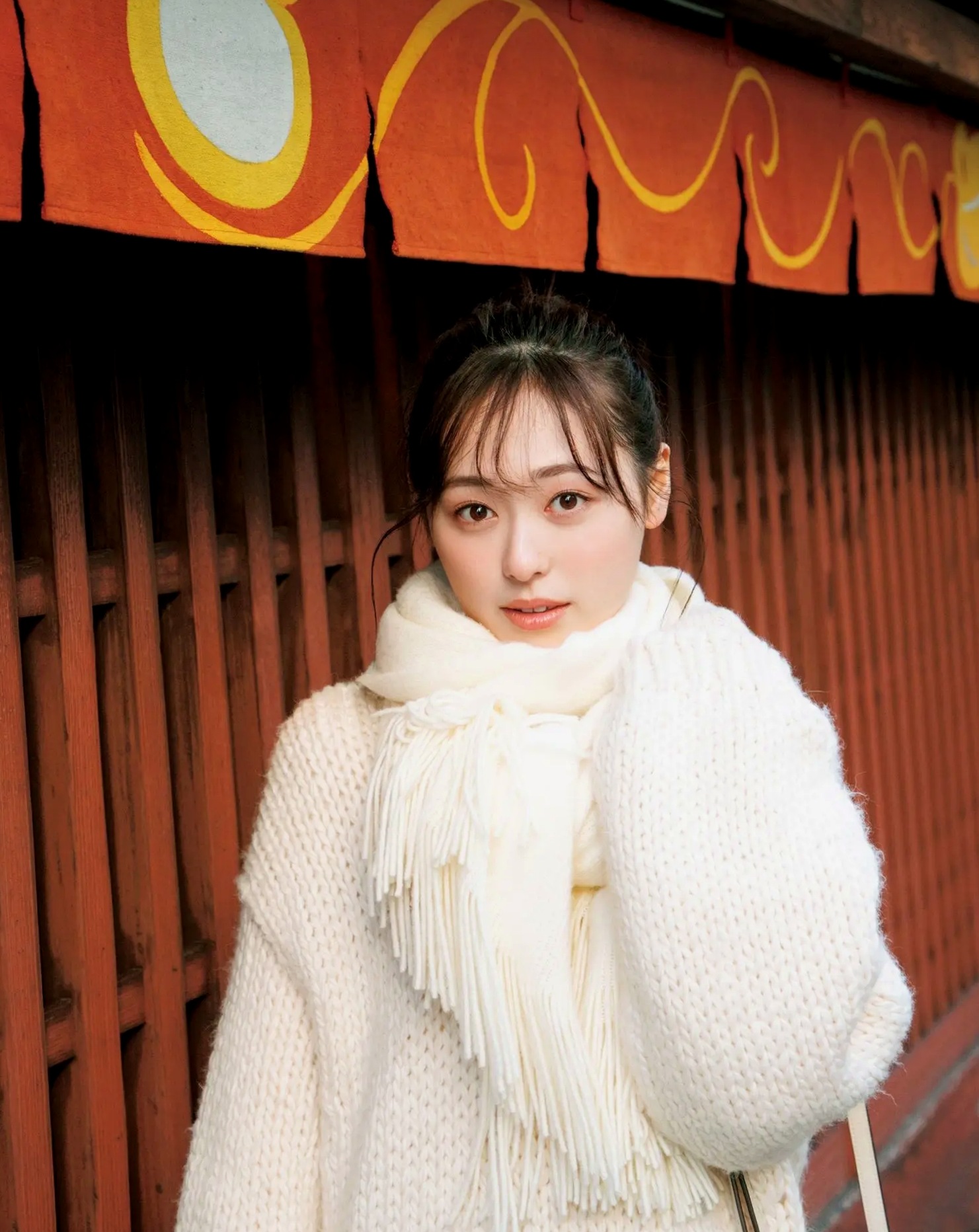 福原遥《gift》写真:日系清新治愈系户外草地泳池美照