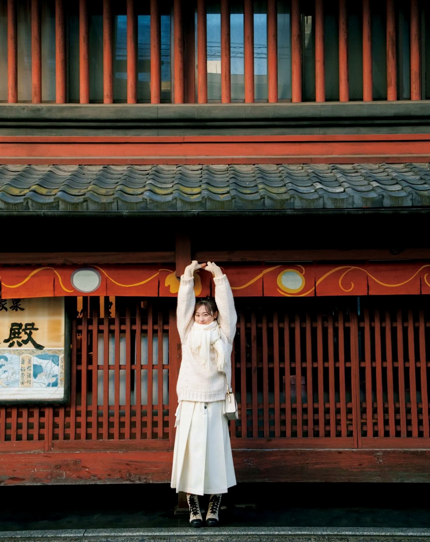 福原遥《gift》写真:日系清新治愈系户外草地泳池美照