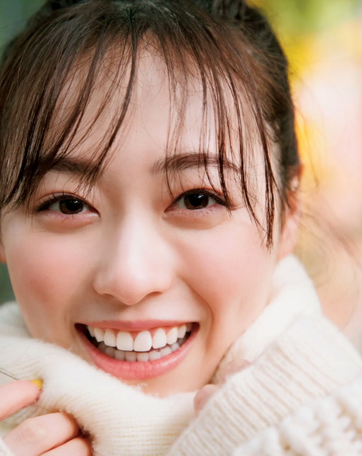 福原遥《gift》写真:日系清新治愈系户外草地泳池美照