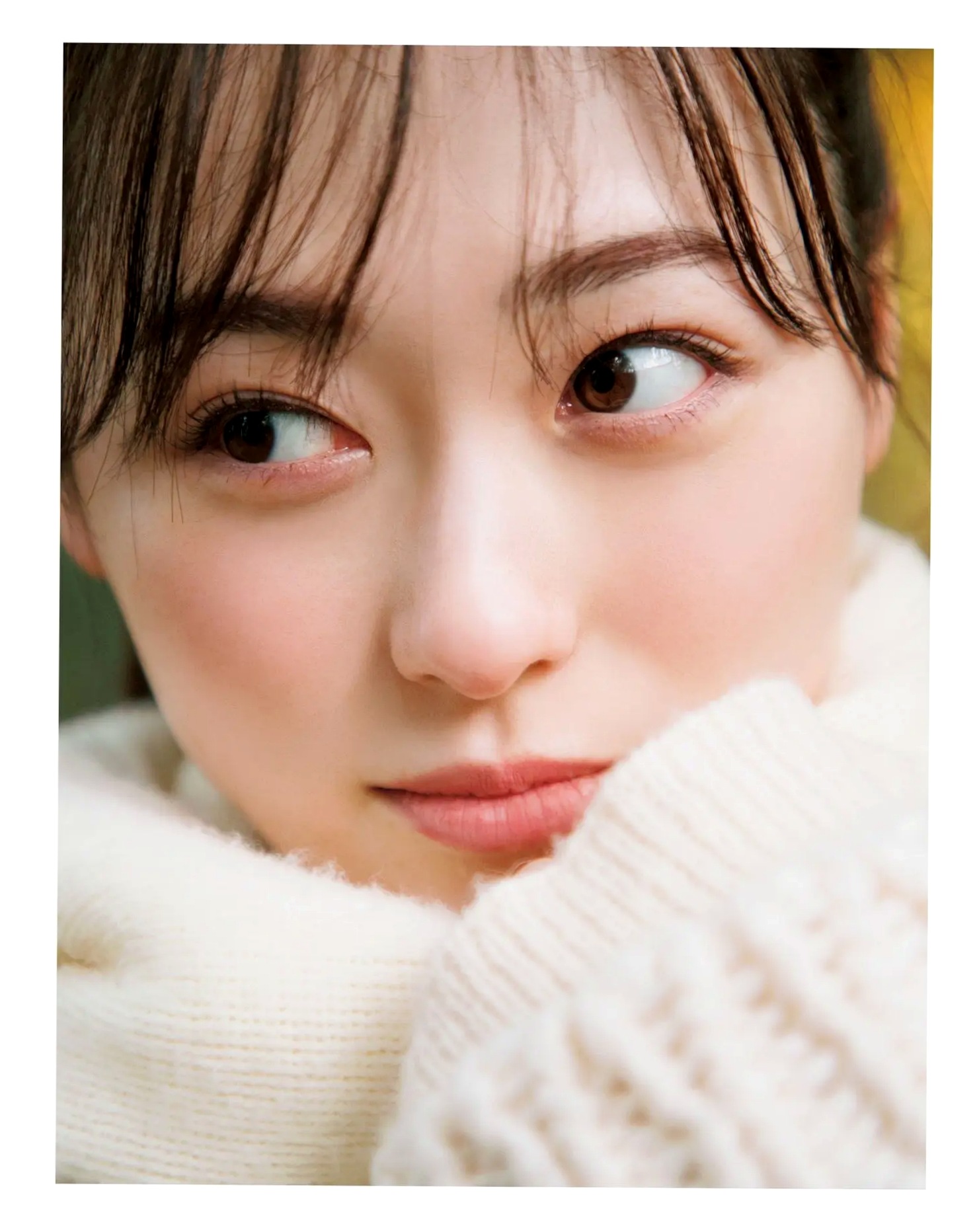 福原遥《gift》写真:日系清新治愈系户外草地泳池美照