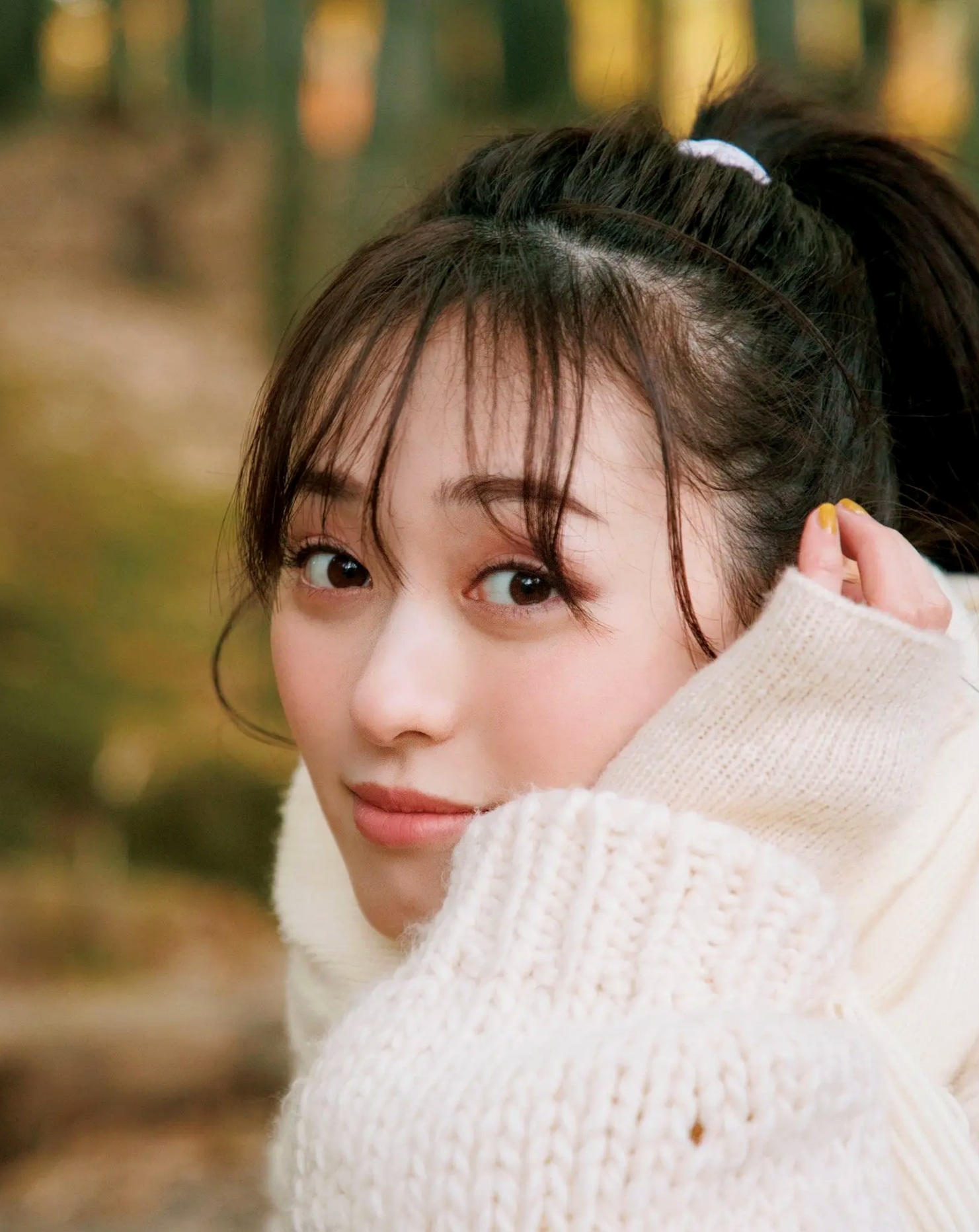 福原遥《gift》写真:日系清新治愈系户外草地泳池美照