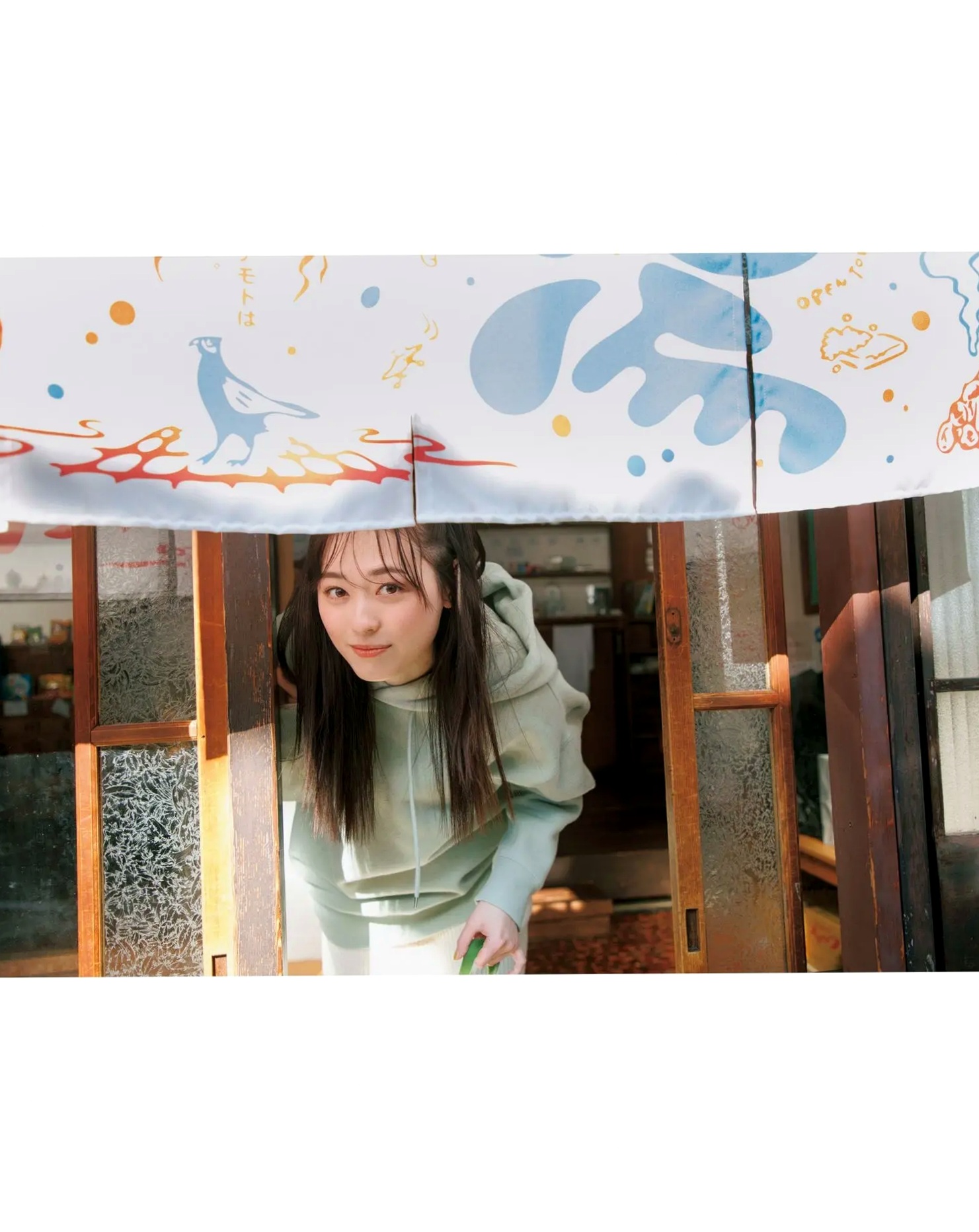 福原遥《gift》写真:日系清新治愈系户外草地泳池美照