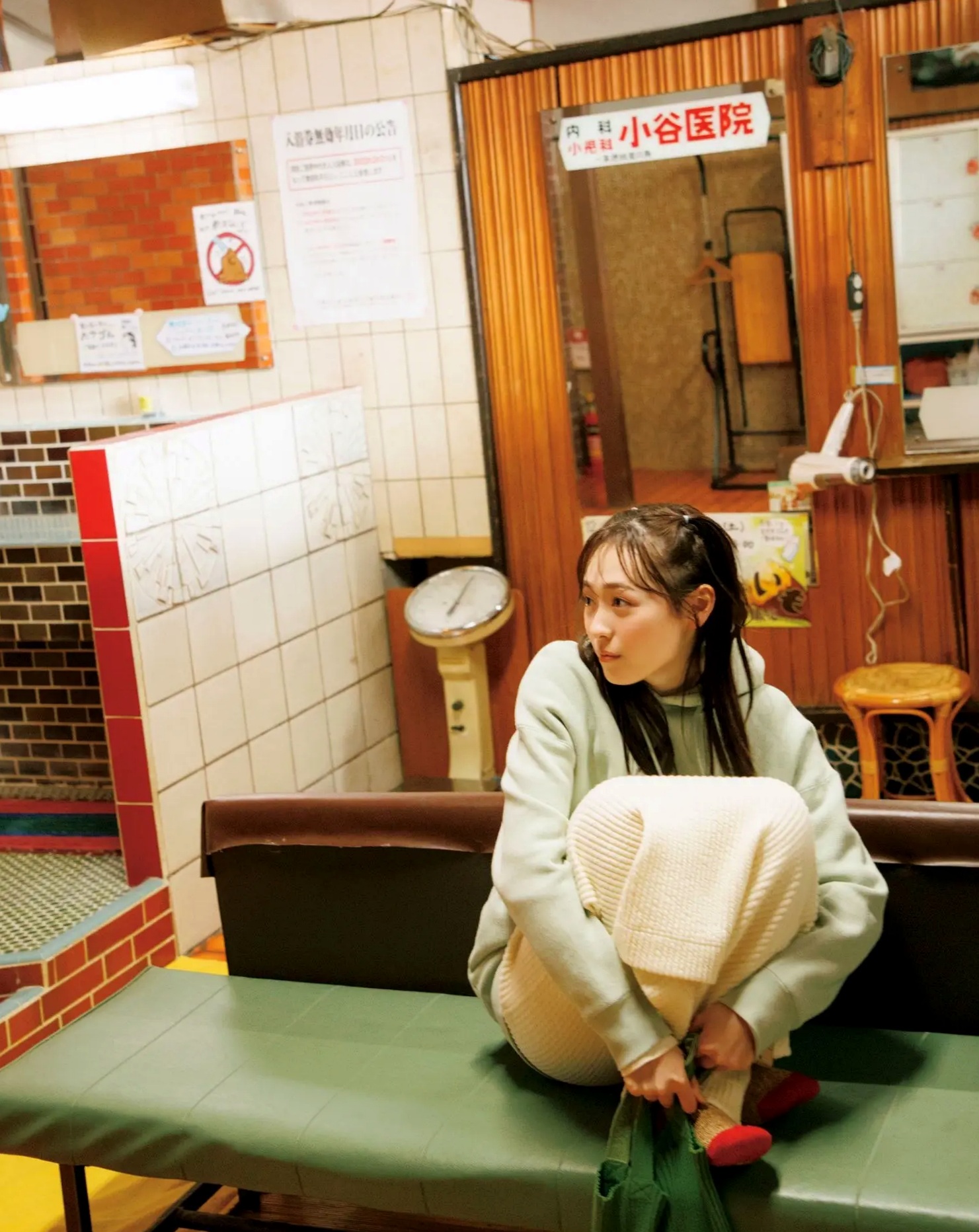 福原遥《gift》写真:日系清新治愈系户外草地泳池美照