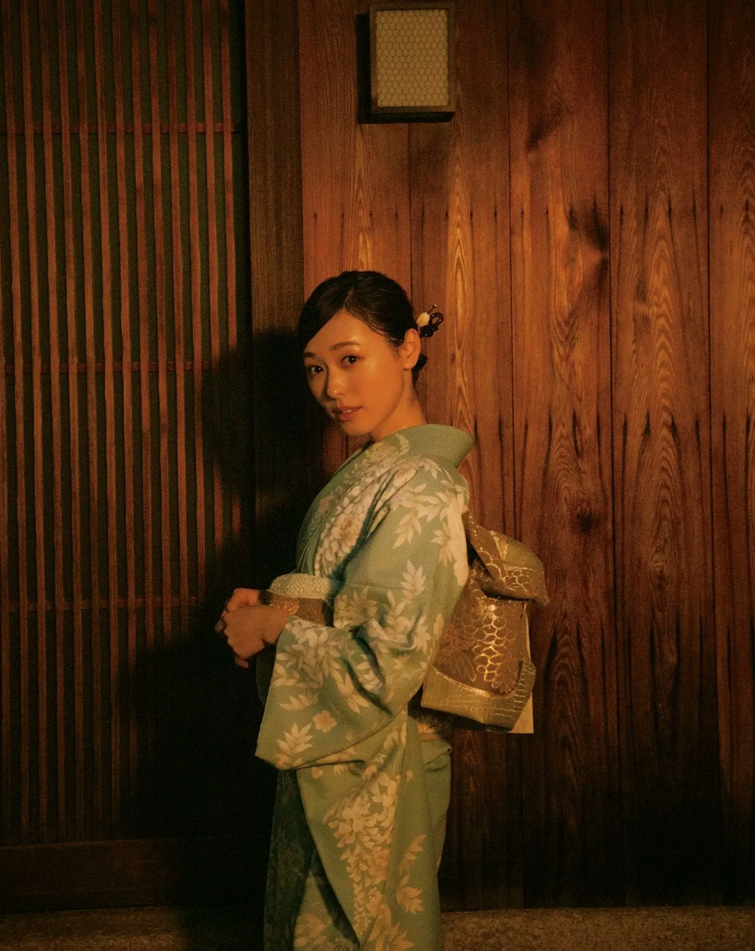 福原遥《gift》写真:日系清新治愈系户外草地泳池美照