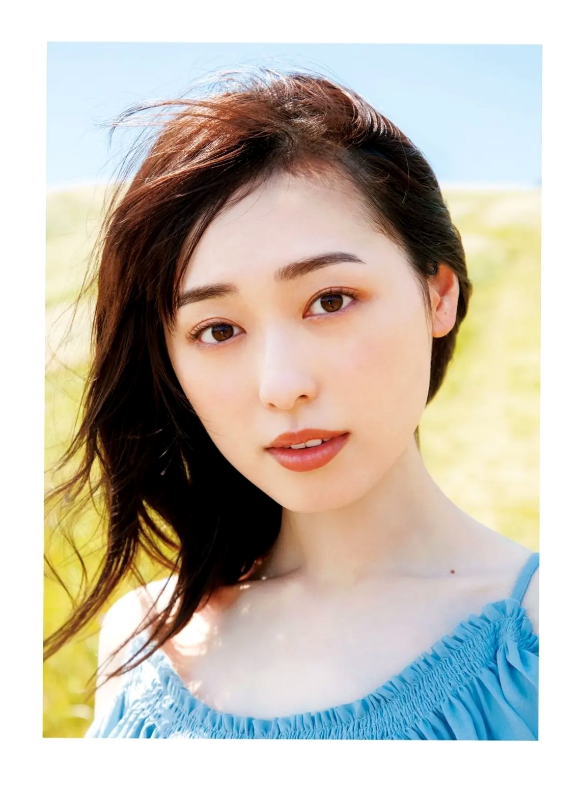 福原遥《gift》写真:日系清新治愈系户外草地泳池美照