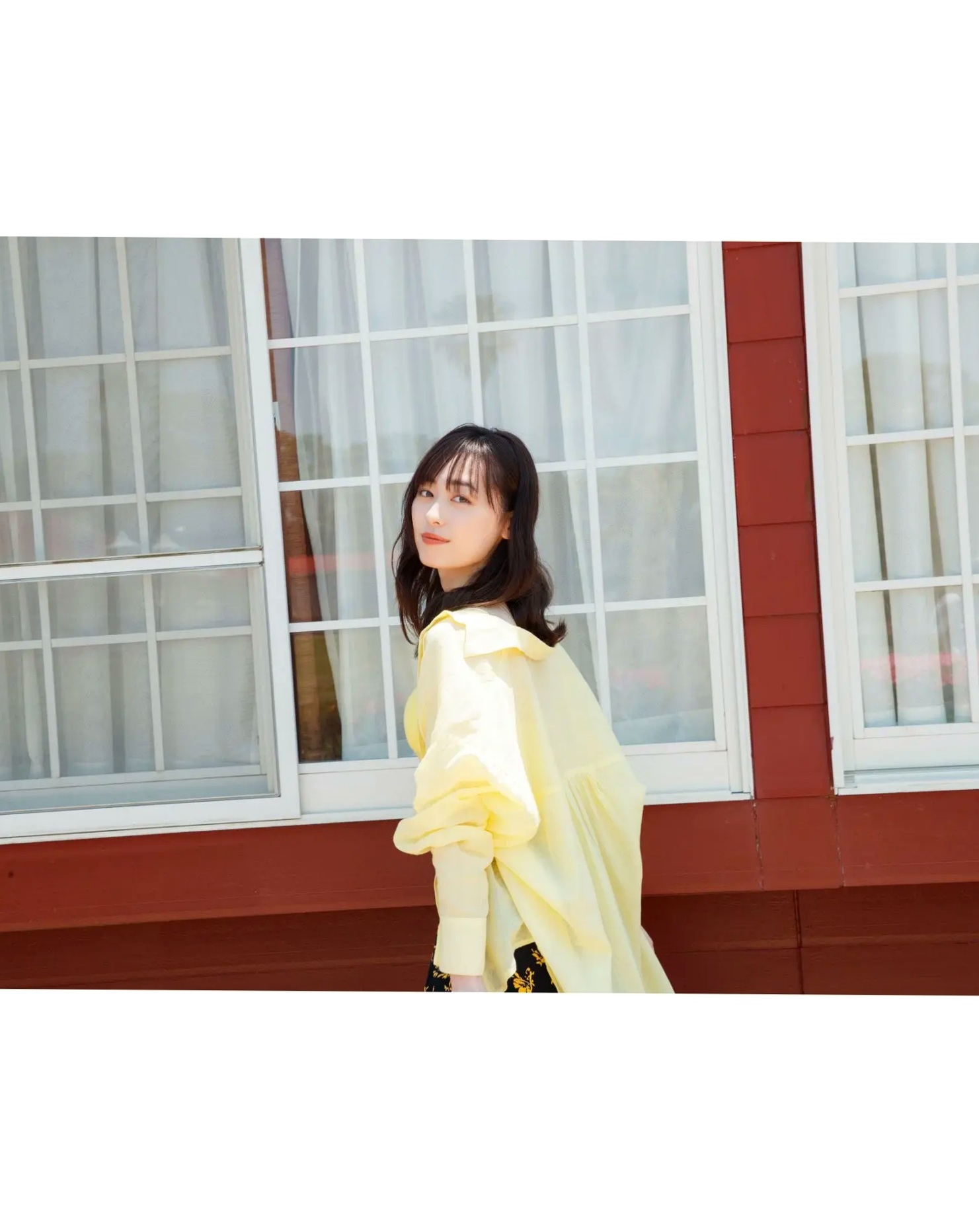 福原遥《gift》写真:日系清新治愈系户外草地泳池美照