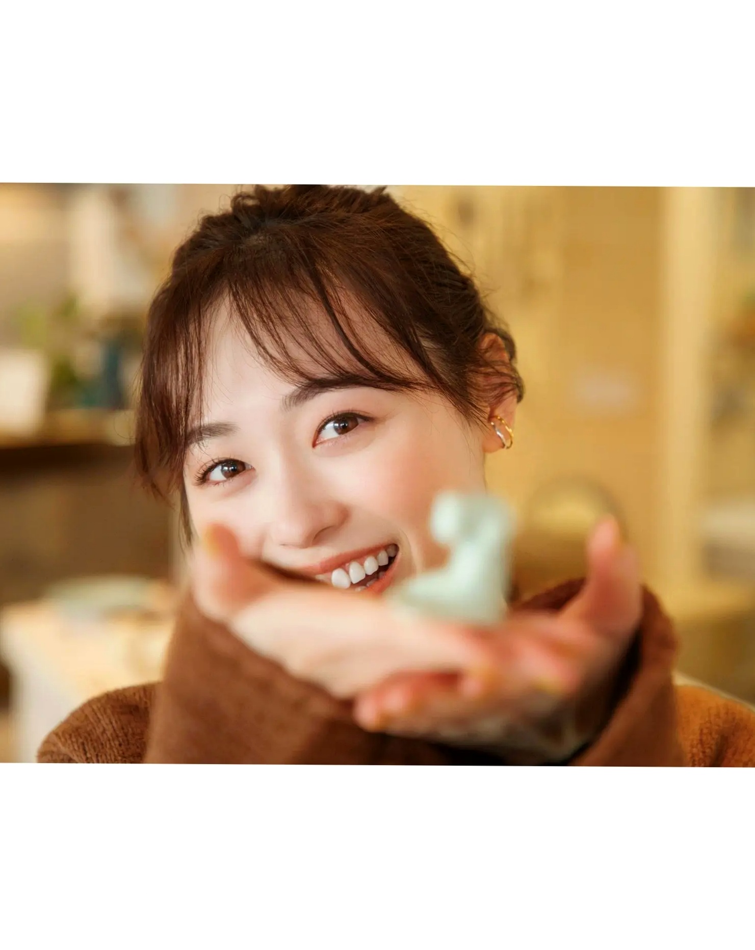 福原遥《gift》写真:日系清新治愈系户外草地泳池美照