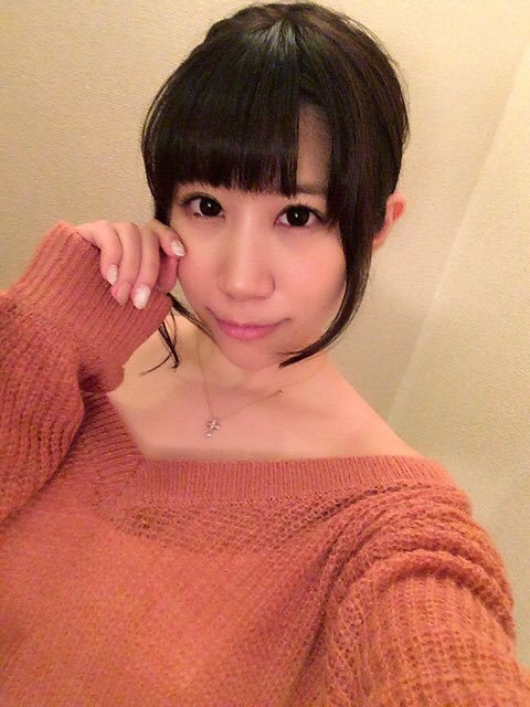 小野早稀 巨乳声优俏皮私房照诱惑写真图