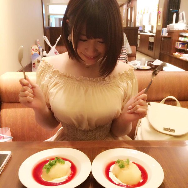 小野早稀 巨乳声优俏皮私房照诱惑写真图