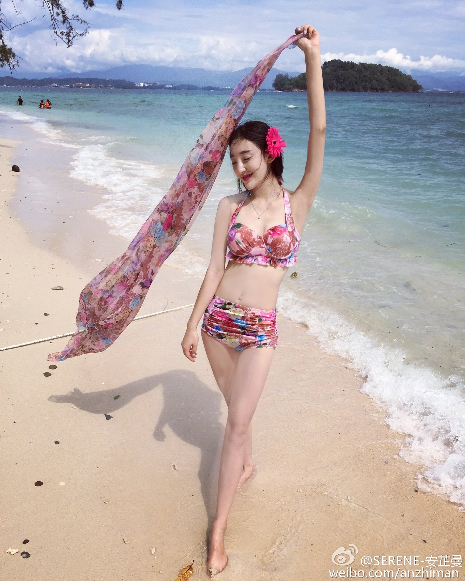 安芷曼 微博时尚元素写真图