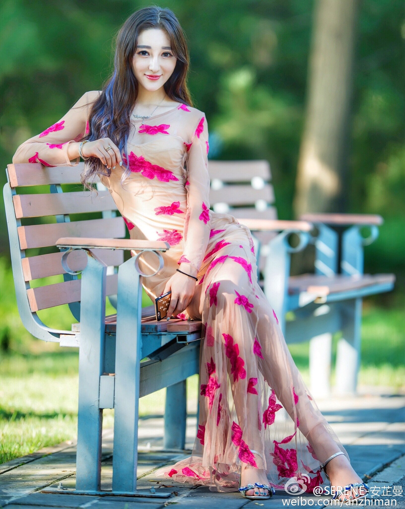 安芷曼 微博时尚元素写真图