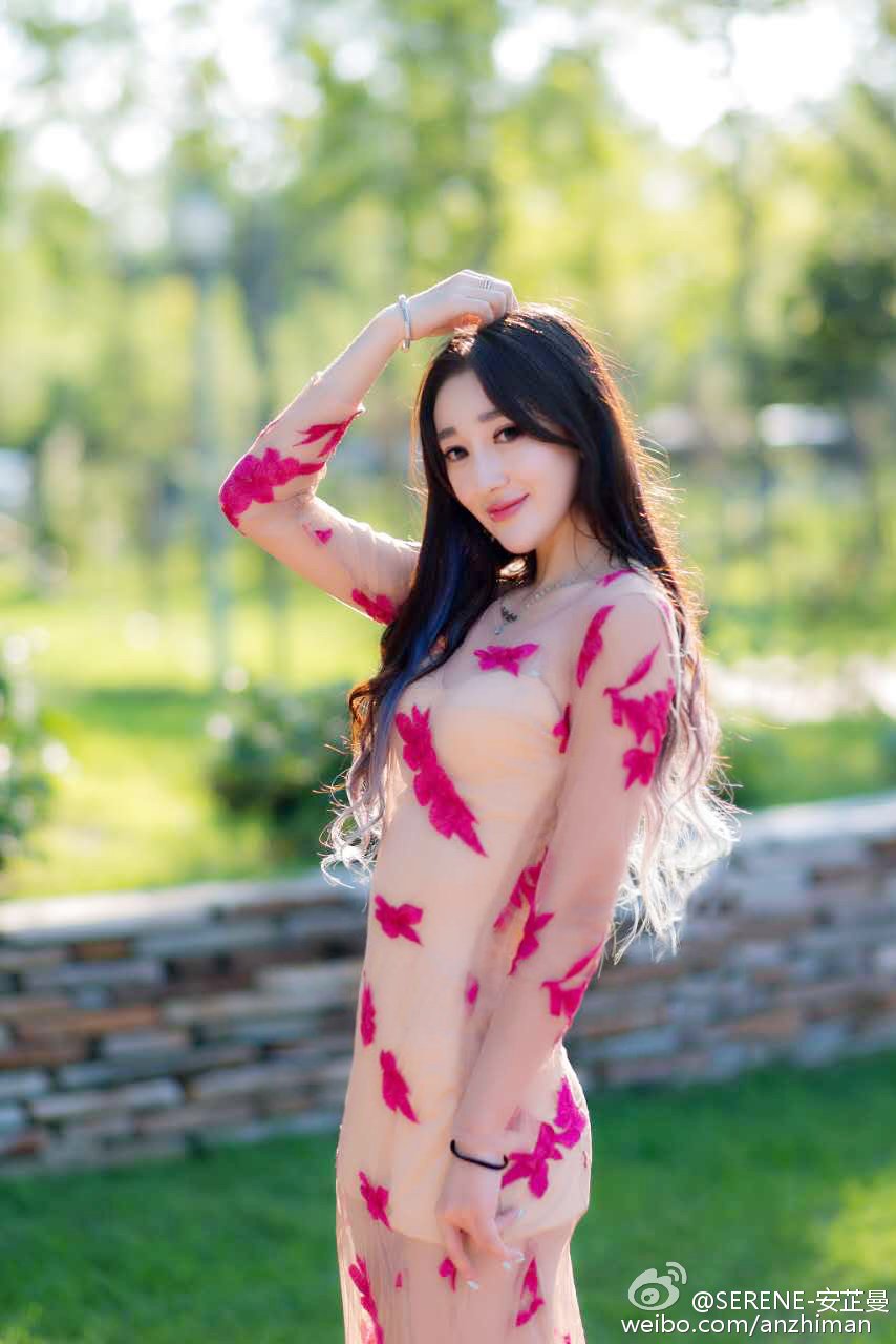 安芷曼 微博时尚元素写真图