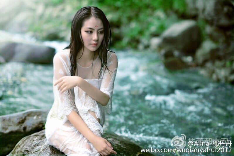 丹宝贝Alina 养眼微博私房写真图