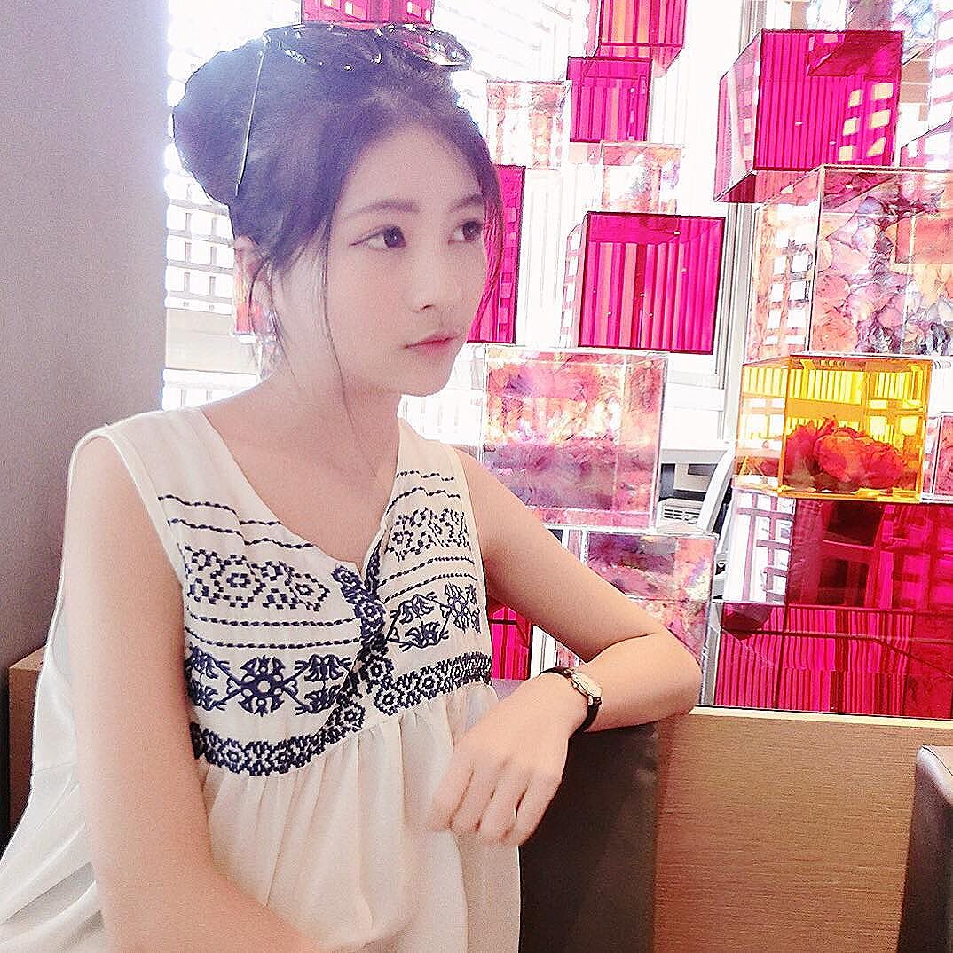 Momo毛毛 甜美气质柜姐私房美照